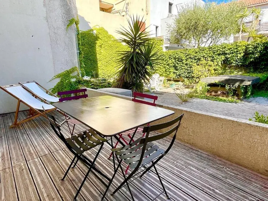 Face A La Plage Studio Avec Grande Terrasse Au Calme Marseille